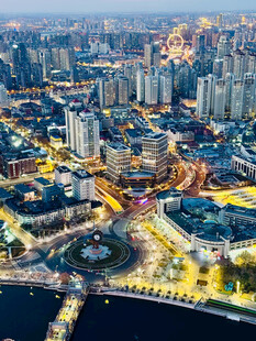 城市璀璨夜景俯瞰图