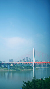 城市河畔桥梁美丽风光