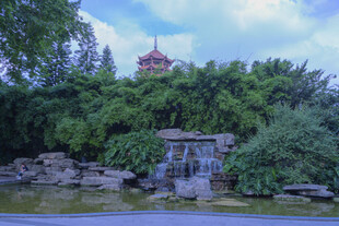 山林间的亭台与流水景观