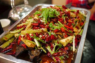 香辣烤鱼视觉与味觉盛宴