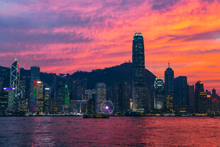 香港璀璨夜景晚霞映天际