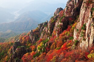 秋日峻岭漫山斑斓秋色