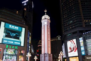 香港闹市中的历史钟楼