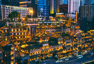 山城璀璨夜景古建与高楼