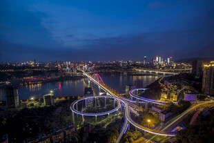 城市璀璨夜景高架桥