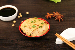 美味中式汤羹佐料相伴