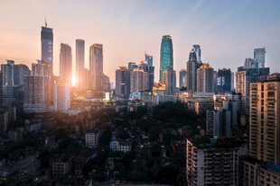 城市日出天际线壮丽景观