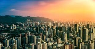 城市天际线夕阳下的繁华