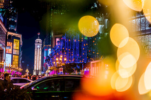 都市璀璨夜景车流光影
