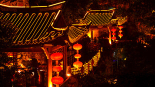 古建夜景灯火璀璨映夜色