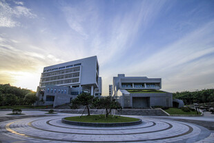 现代办公建筑的开阔景观