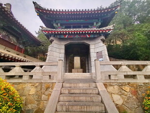 中式古建筑门楼古朴典雅
