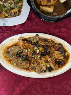 双椒榄角蒸黄骨鱼