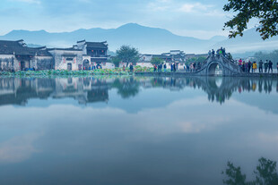 水乡小镇 静谧湖景倒影