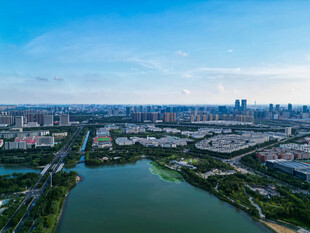 城市河畔全景风光