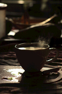 热气腾腾的咖啡杯