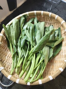 竹篮中的芥兰