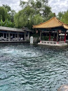 中式湖畔亭阁风景