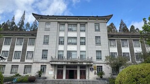 古典风格多层建筑外观
