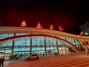 山东站夜景