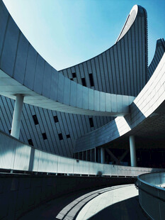 现代风格独特建筑外观