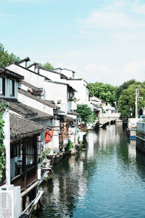 江南水乡临河民居风景
