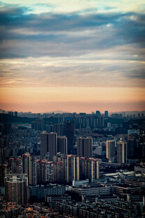 城市黄昏天际线景观