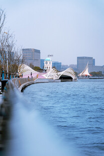 河畔桥梁风景
