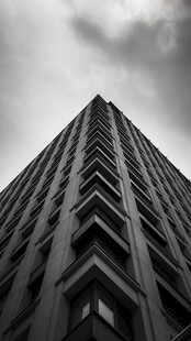 仰拍都市高楼建筑