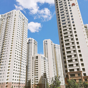 高楼林立的现代城市景观