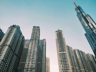 摩天大楼林立的城市景观
