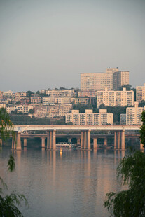 城市桥梁与建筑临水景观