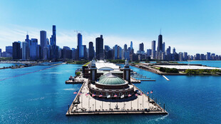 海滨城市壮丽天际线景观