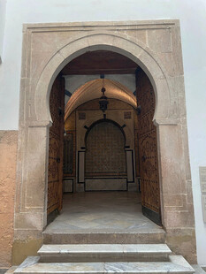 拱形门洞建筑内部景观