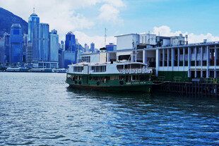 香港海港船只与城市景观