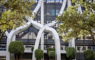 现代独特造型建筑外观