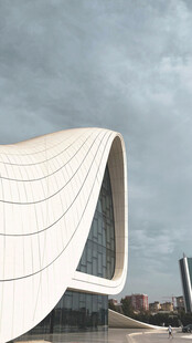 现代流线型建筑外观