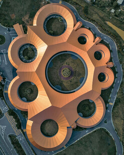 独特圆形建筑俯瞰景观