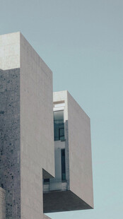 现代简约风格建筑一角