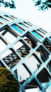 现代风格镂空建筑外观