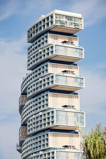 螺旋造型的现代独特建筑
