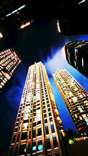都市璀璨夜景摩天大楼