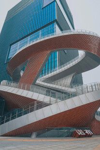 现代螺旋式建筑外观