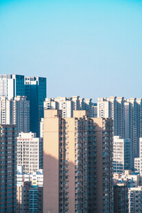 城市高楼林立的天际线