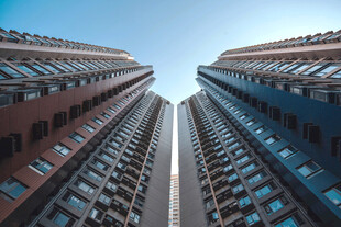 仰视城市高楼大厦景观