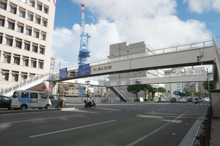 城市道路上的高架桥施工