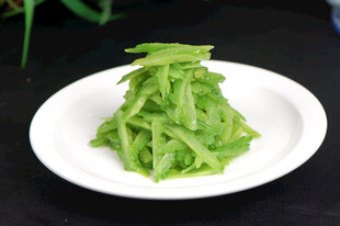 清炒莴笋丝