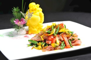 黄瓜花炒培根