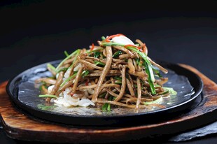 铁板香根茶树菇