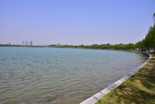 湖畔风光宁静自然美景